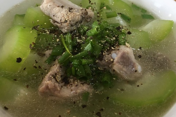 Canh bí đao hầm xương món ngon cho mùa hè nóng bức
