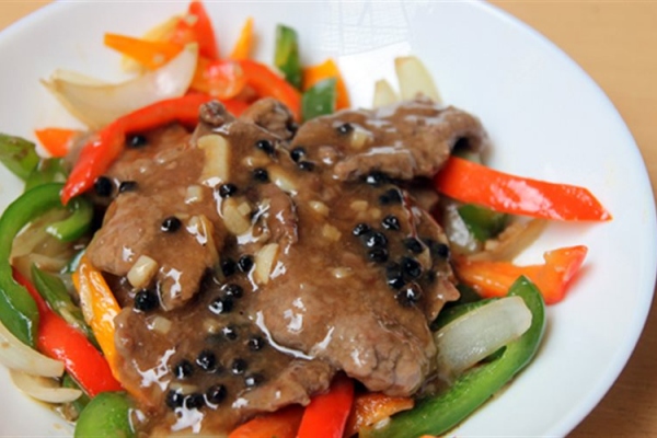 Cách nấu bò sốt tiêu đen bùng nổ hương vị thơm ngon
