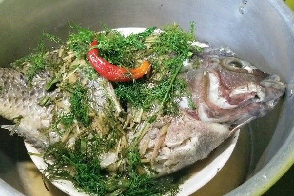 5 Bước nấu món cá chép hấp bia thơm lừng