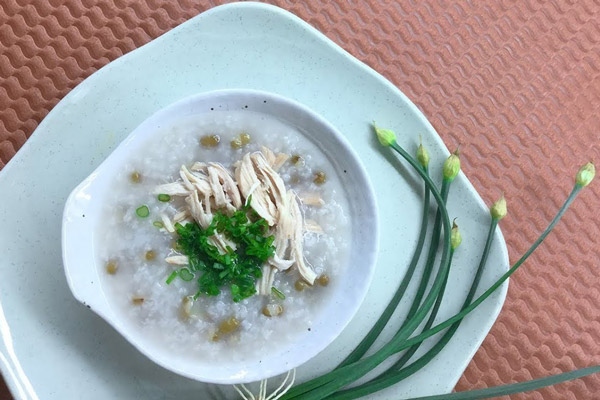 Cách nấu cháo đậu xanh thịt gà ngon ngọt đầy dinh dưỡng cho cả nhà