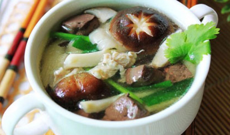 Canh nấm thả